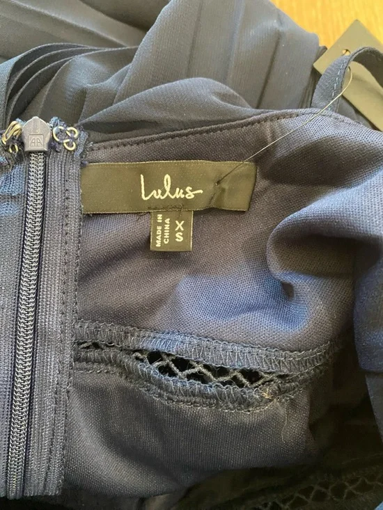 Lulus Dress Never A Dull Moment Navy Tie-Strap Pleated Midi Women’s Size XS NWT - Picture 14 of 14